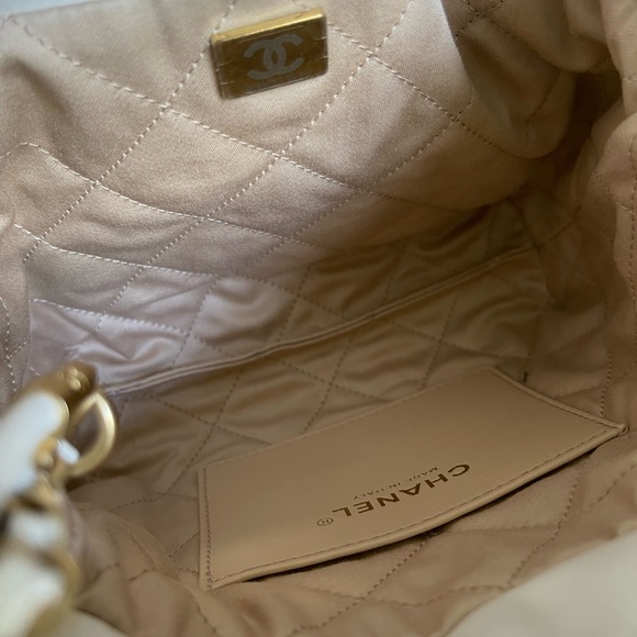 🖤🤍New!! Chanel 22 MINI White!! Full set!! 🤍🖤 - Picture 8 of 11